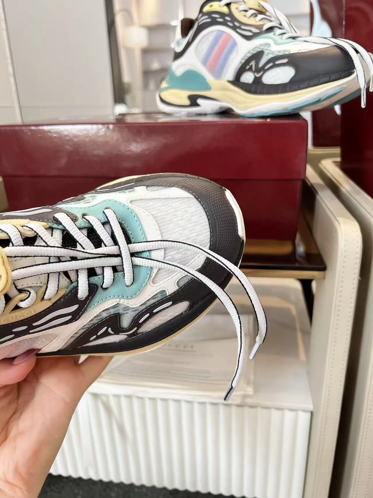 [G Home] P: 900💰 Only men’s models, Size::39-46, (46 customized) 2025Gucci couple series 2.0 sports shoes are made with heavy investment❤️‍🔥❤️‍🔥❤️‍🔥Renewed interpretation of the brand's iconic striped webbing elements😍😍When retro genes collide with futuristic design🎊🎊This new pair of Gucci shoes directly reaches the trend threshold💥 ✔️Color combination of caron contrast + classic stripes, GG reflective piping, visual impact, and comes with a high-light filter for street use ✔️ The structure is multi-layered with different materials, mesh is breathable, leather is shaped, and the outsole is a combination of EVA foam and TPU 😍😍😍Fashion and practicality are both online ✔️ Detailed double G midsole + iconic double G lock shoelaces, retro DNA is crazy and restless, and every step is based on the trendy aesthetic ❤️❤️❤️
